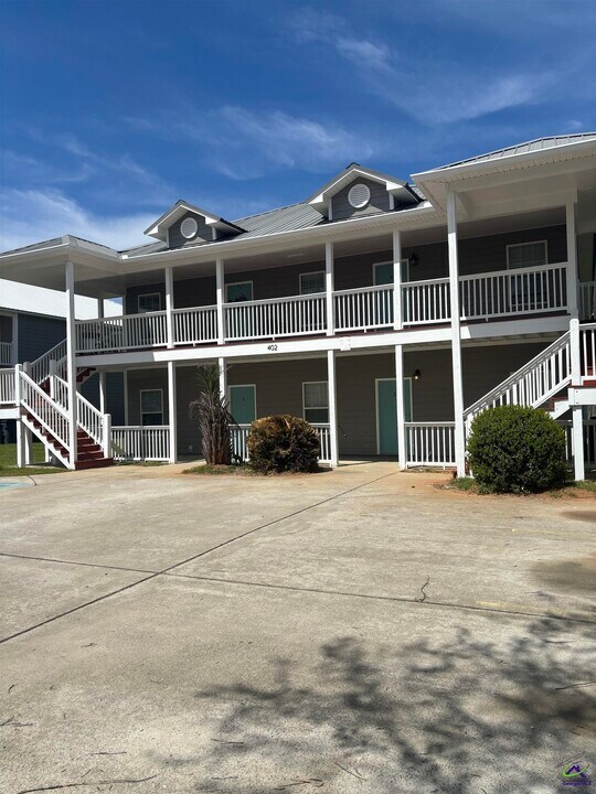 402 Club Villa Court in Kathleen, GA - Foto de edificio