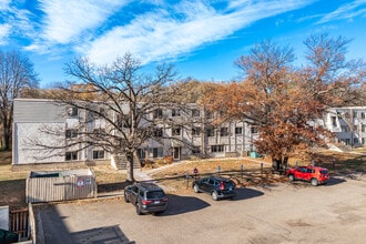 Manitou Ridge Apartments in White Bear Lake, MN - Building Photo - Building Photo