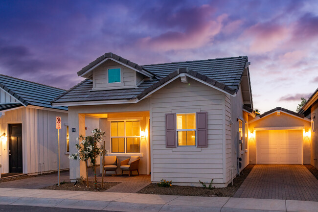 Village at College Park in Chandler, AZ - Foto de edificio - Building Photo