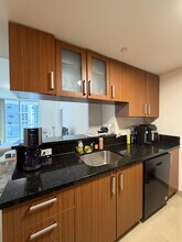 615 NE 25th St, Unit B1 in Miami, FL - Foto de edificio - Building Photo