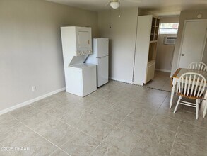 1903 John Anderson Dr, Unit REAR in Ormond Beach, FL - Building Photo - Building Photo