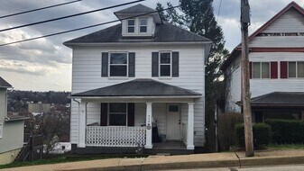 910 Scott Ave in Jeannette, PA - Building Photo