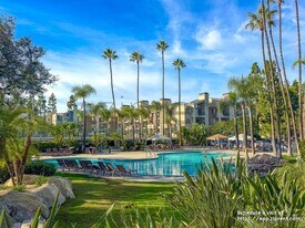 5500 Owensmouth Ave in Los Angeles, CA - Building Photo