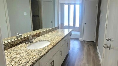 1008 Brownfield Dr in Mesquite, TX - Building Photo - Building Photo