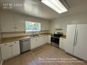 557 NE 115th St in Seattle, WA - Building Photo - Building Photo