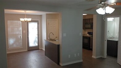 2004 Pecan St in Commerce, TX - Building Photo - Building Photo