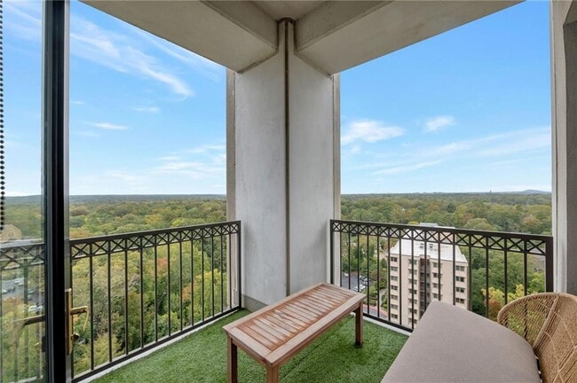 2828 Peachtree Rd NW in Atlanta, GA - Building Photo - Building Photo