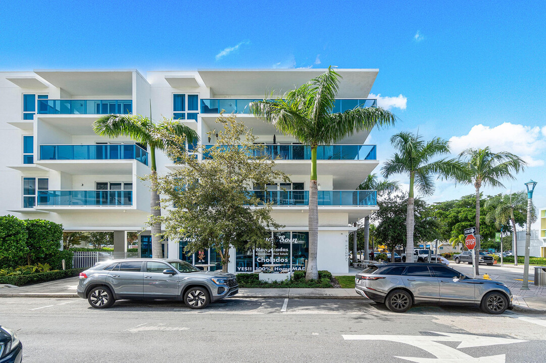 1 S Palmway in Lake Worth, FL - Building Photo