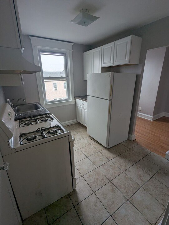 239 Long Ln in Upper Darby, PA - Building Photo