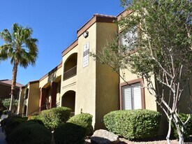 950 Seven Hills Dr in Henderson, NV - Building Photo