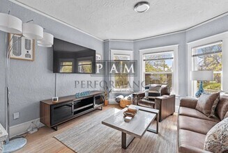 2872 S Linebarger Terrace in Milwaukee, WI - Building Photo - Building Photo