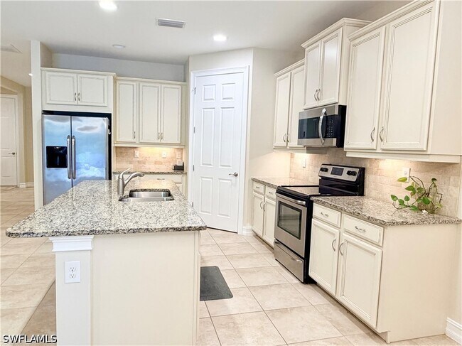 16432 Aberdeen Wy in Naples, FL - Building Photo - Building Photo