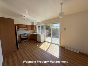 864 Crinella Dr in Petaluma, CA - Building Photo - Building Photo