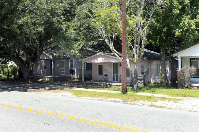 1956 Clement Ave in North Charleston, SC - Building Photo - Building Photo