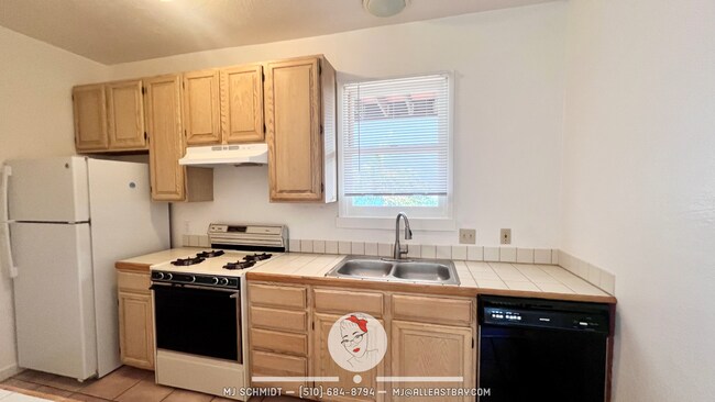 46 Yosemite Ave-Unit -2 in Oakland, CA - Building Photo - Building Photo