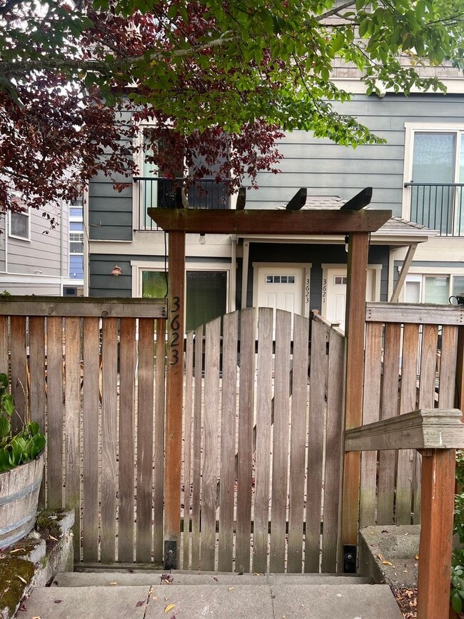 3623 36th Ave S in Seattle, WA - Foto de edificio - Building Photo