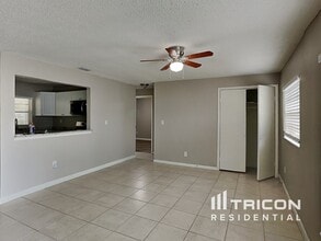 10002 N 24th St in Tampa, FL - Building Photo - Building Photo