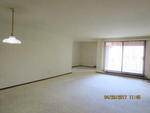 3942 N Oakland Ave-Unit -N/A in Shorewood, WI - Building Photo - Building Photo