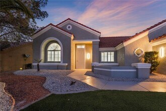 2528 Sunup Dr in Las Vegas, NV - Building Photo - Building Photo