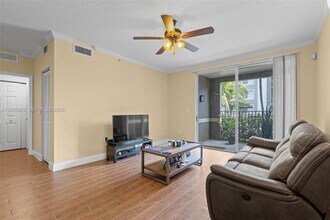 6841 SW 44th St in Miami, FL - Building Photo - Building Photo