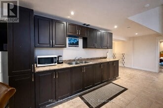1602 Coram Crescent in Mississauga, ON - Building Photo - Building Photo