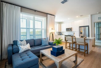J Ardin at Apopka in Apopka, FL - Building Photo - Building Photo