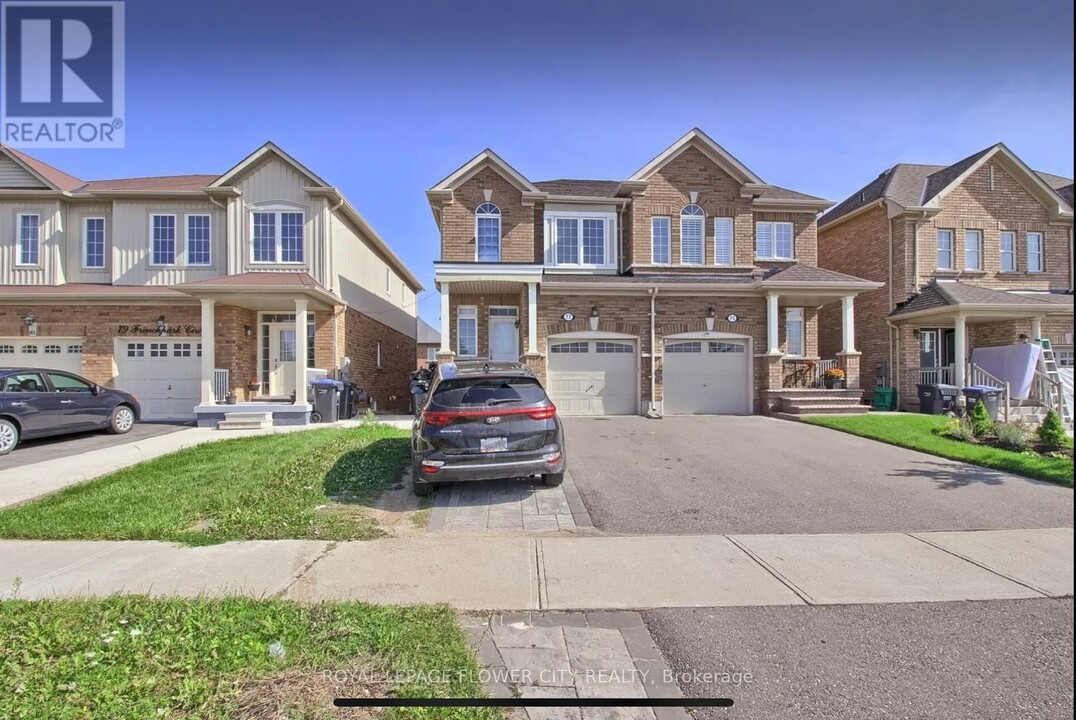 77 Frenchpark Cir in Brampton, ON - Building Photo