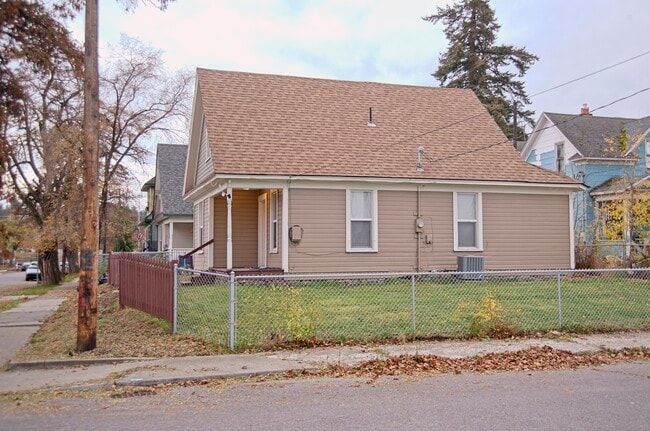 102 S Perry St in Spokane, WA - Building Photo - Building Photo