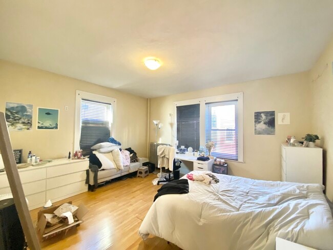 1269 Commonwealth Avenue, Unit 2 in Boston, MA - Building Photo - Building Photo