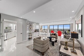 1900 Consulate Pl in West Palm Beach, FL - Building Photo - Building Photo