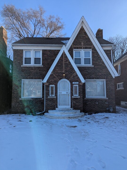 17142 San Juan Dr in Detroit, MI - Building Photo