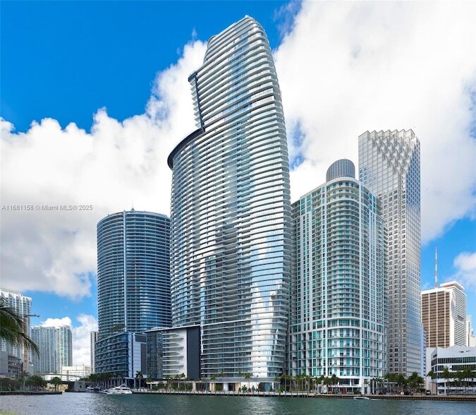 300 Biscayne Blvd Way, Unit 1205 in Miami, FL - Building Photo