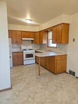 12126 W Bluemound Rd, Unit 1 in Wauwatosa, WI - Building Photo