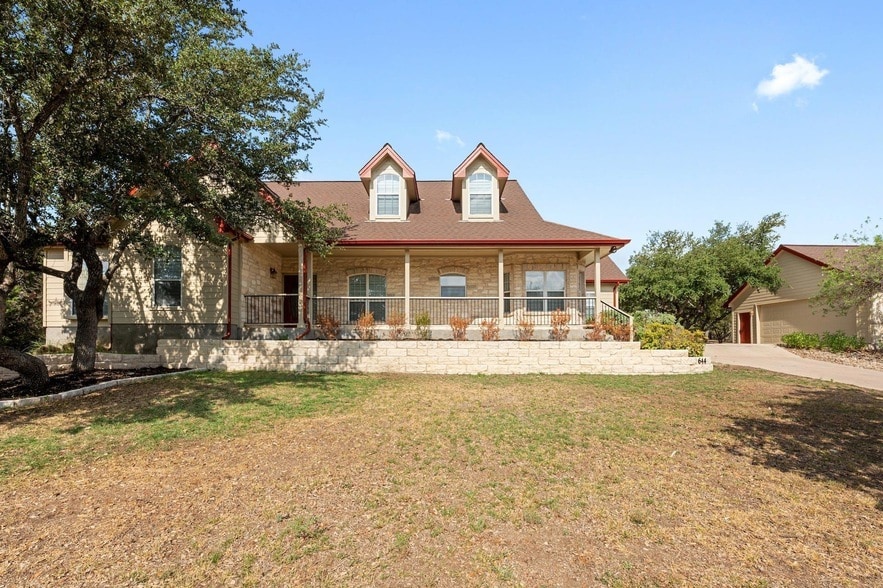644 Newport Dr in Briarcliff, TX - Building Photo