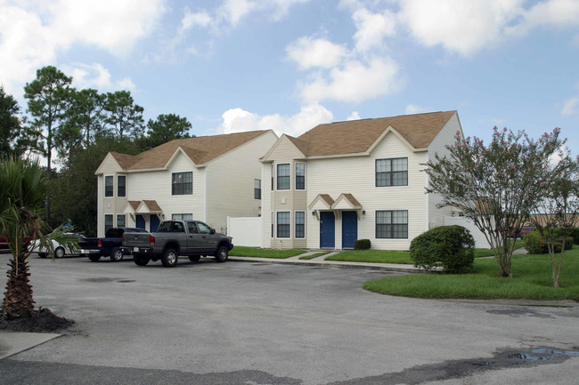 Lake Walden Town Homes in Plant City, FL - Building Photo - Building Photo