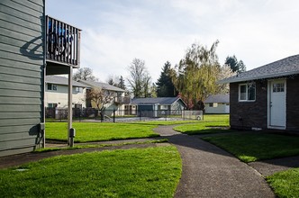 Sunrise Village in Portland, OR - Building Photo - Building Photo