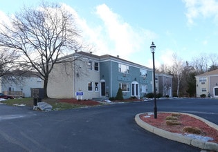 2633 South Rd in Poughkeepsie, NY - Foto de edificio - Building Photo