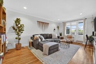 325 King St in Port Chester, NY - Building Photo - Building Photo