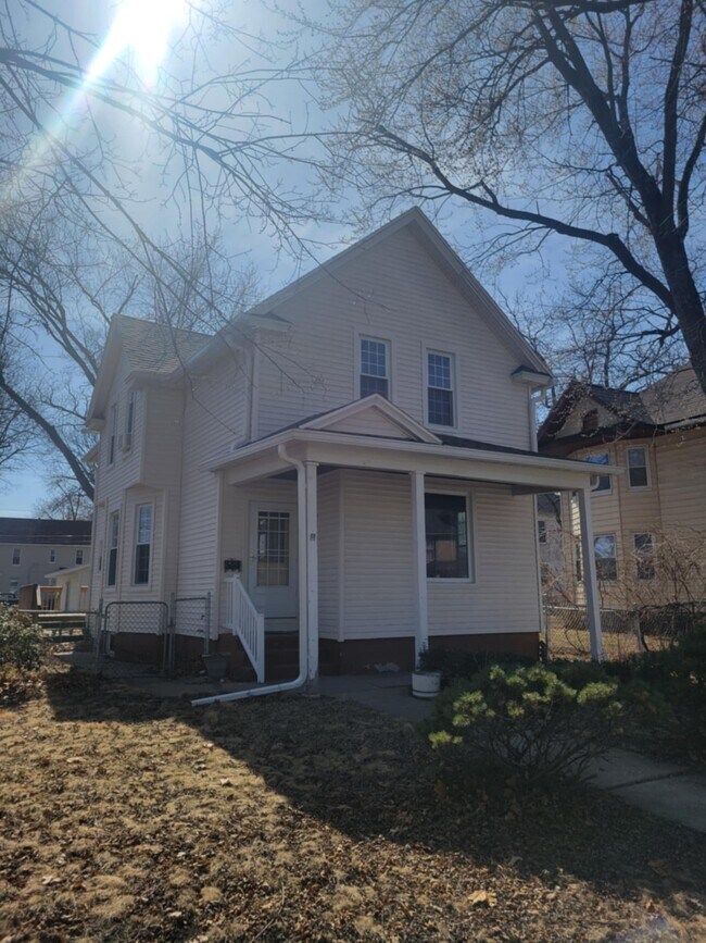 property at 417 W 17th St