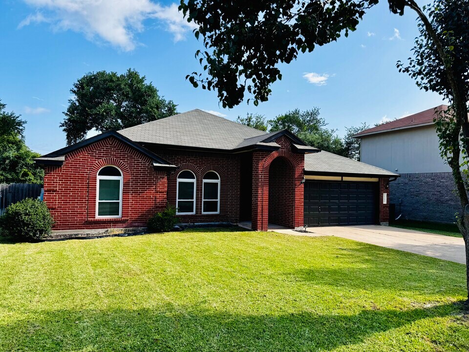 1731 Warwick Way in Cedar Park, TX - Building Photo