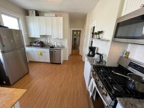 40 Cherry St, Unit 3 in Somerville, MA - Foto de edificio - Building Photo