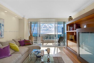 21055 Yacht Club Dr, Unit 2310 in Aventura, FL - Foto de edificio - Building Photo