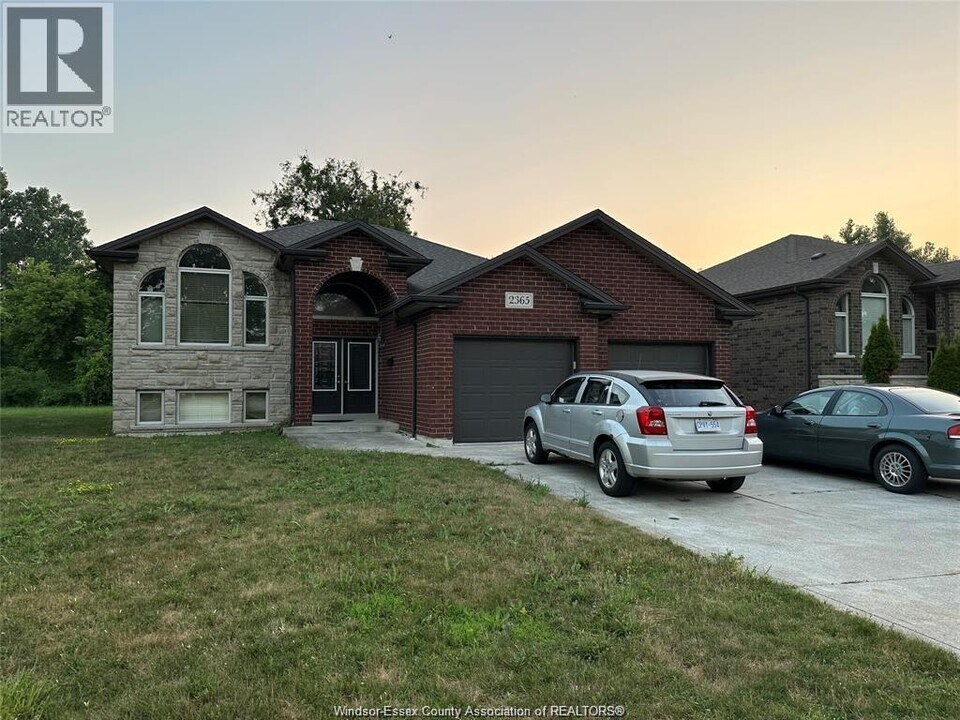 2365 Glenwood Ave in Windsor, ON - Building Photo