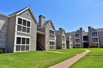 Savannah Square/Harbor in Norman, OK - Building Photo - Building Photo