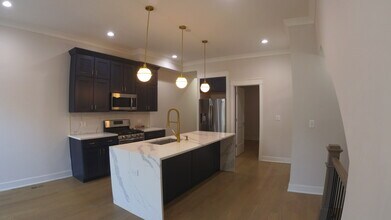 1215 W Erie St in Chicago, IL - Building Photo - Building Photo