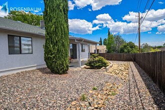 Beautiful 3-bedrooms, 2-baths home in Prescott Valley! in Prescott Valley, AZ - Building Photo - Building Photo