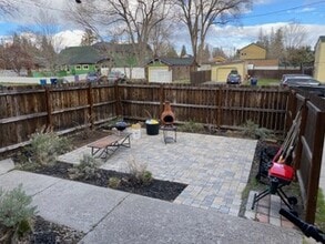 1401 NW 7th St, Unit 3 in Bend, OR - Foto de edificio - Building Photo