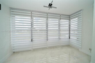 2551 Aragon Blvd in Sunrise, FL - Building Photo - Building Photo