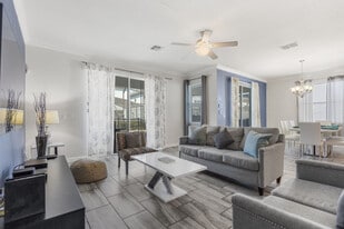 4718 Kings Castle Cir in Kissimmee, FL - Building Photo