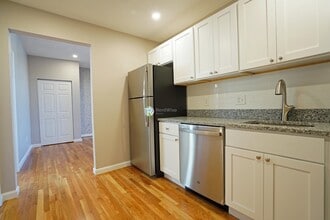 14 Lorraine Ter, Unit 2 in Boston, MA - Foto de edificio - Building Photo